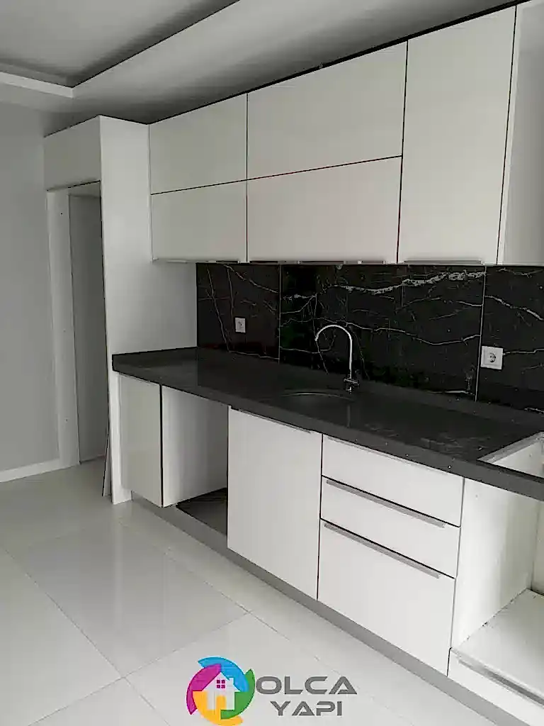 siyah beyaz mutfak dolabi modeli 12